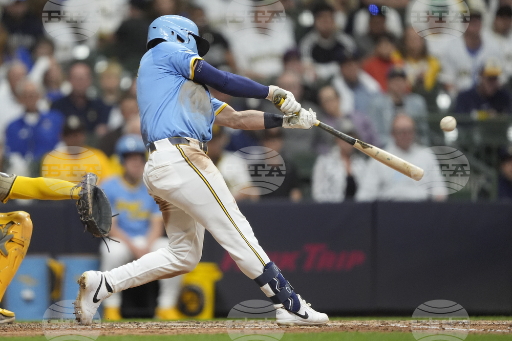 Padres Brewers Baseball