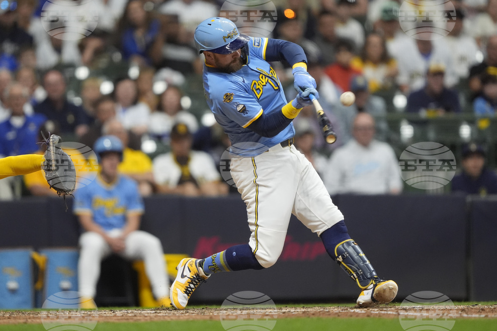 Padres Brewers Baseball