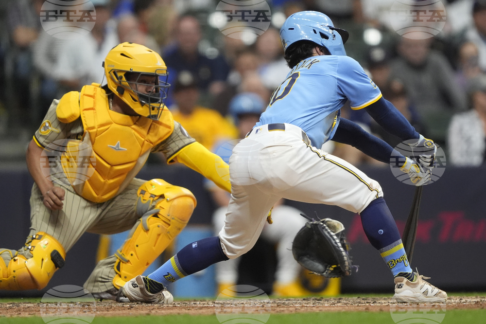 Padres Brewers Baseball