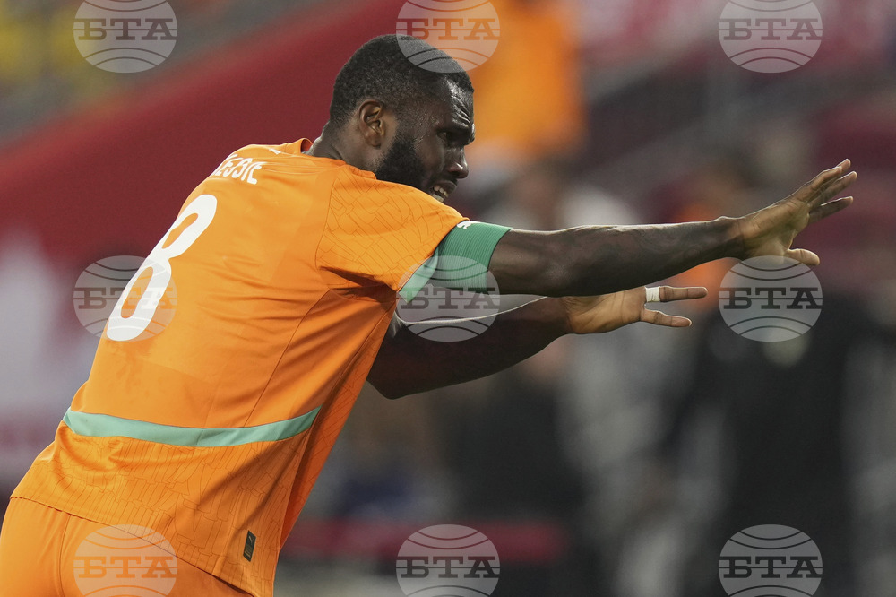 Полузащитникът Франк Кеси отхвърли завръщане в Италия и заяви, че ще остане още един сезон в Ал Ахли