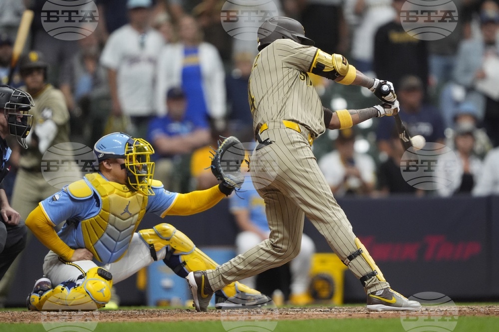 Padres Brewers Baseball