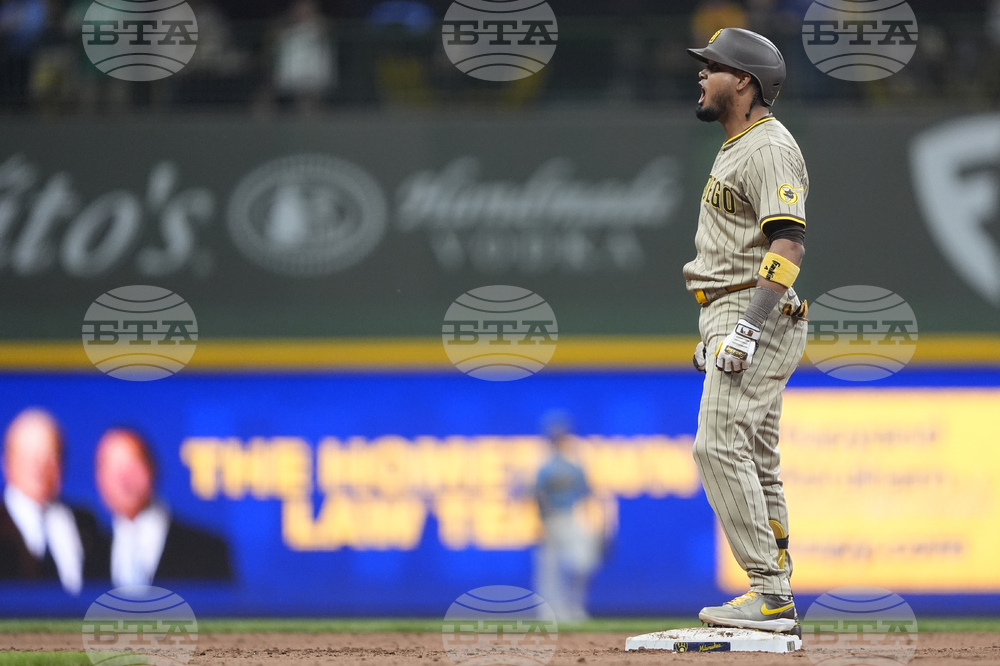 Padres Brewers Baseball
