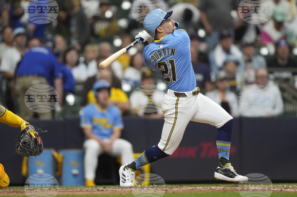 Padres Brewers Baseball