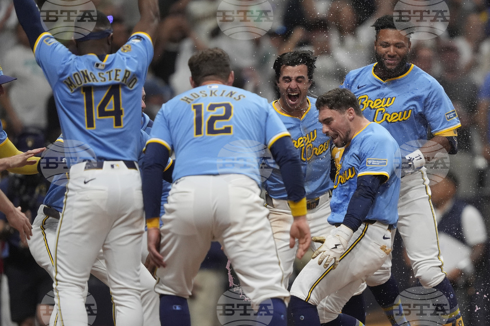 Padres Brewers Baseball