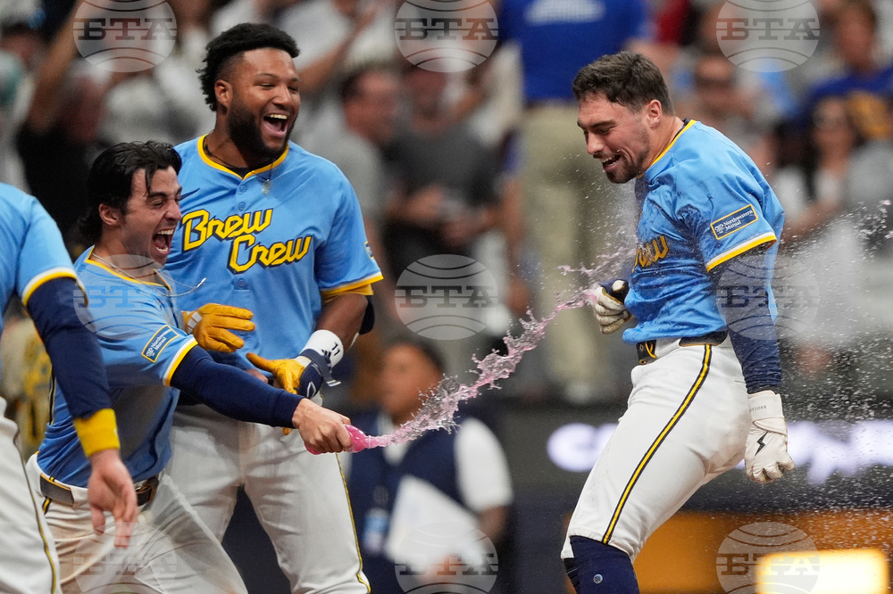 Padres Brewers Baseball