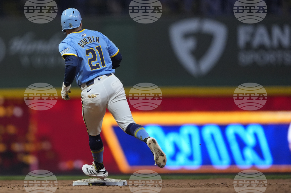 Padres Brewers Baseball