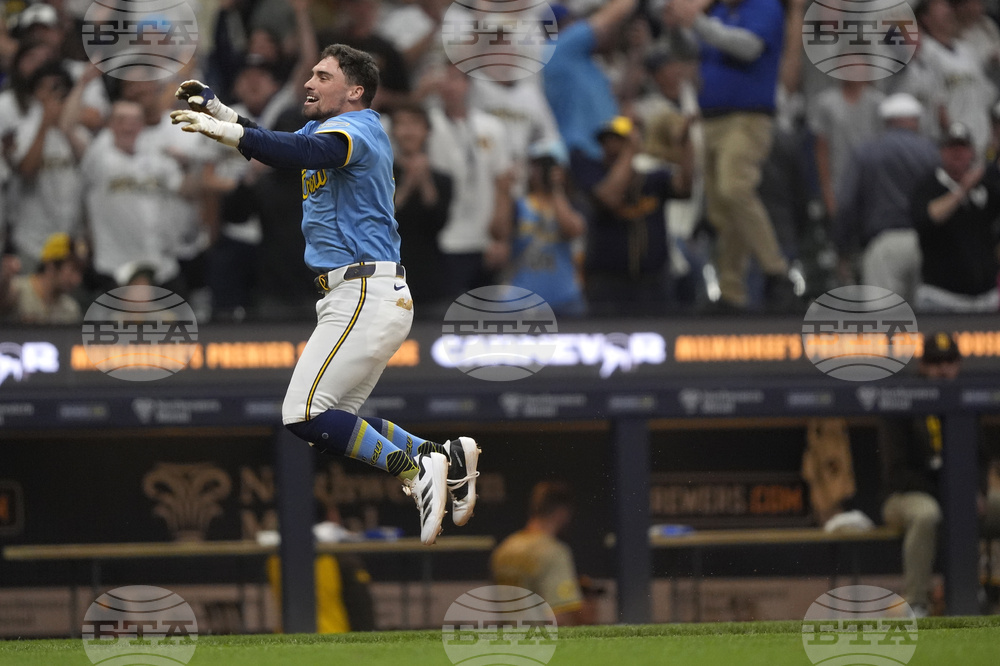 Padres Brewers Baseball