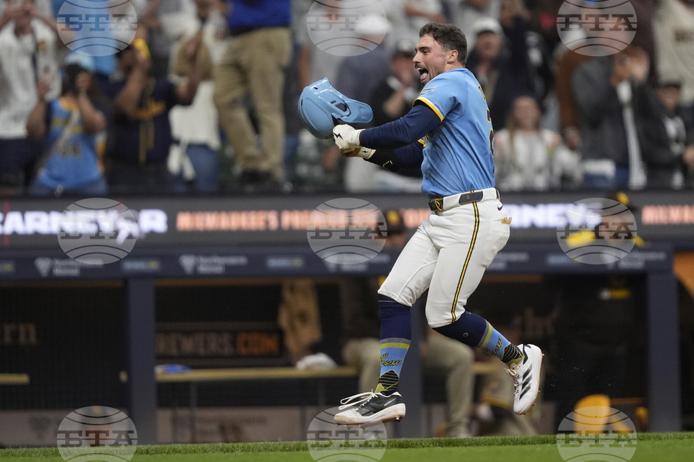 Padres Brewers Baseball