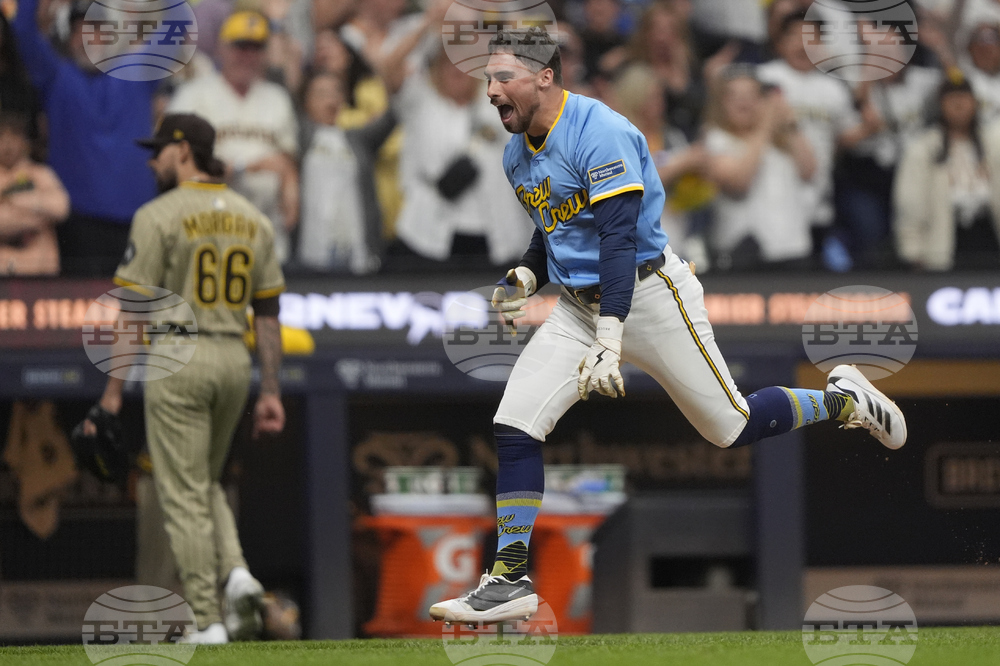 Padres Brewers Baseball