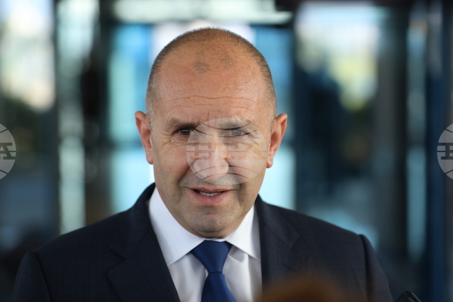 Convergence Reports Greenlighting Bulgarian Euro Adoption Bring Joy to Powerholders, Concerns to People, Says President Rumen Radev
