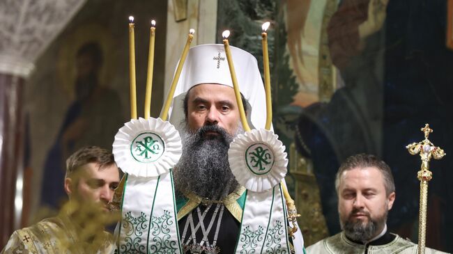 Patriarch Daniil Leads Pentecost Service at Alexander Nevsky Cathedral, Calls for Unity