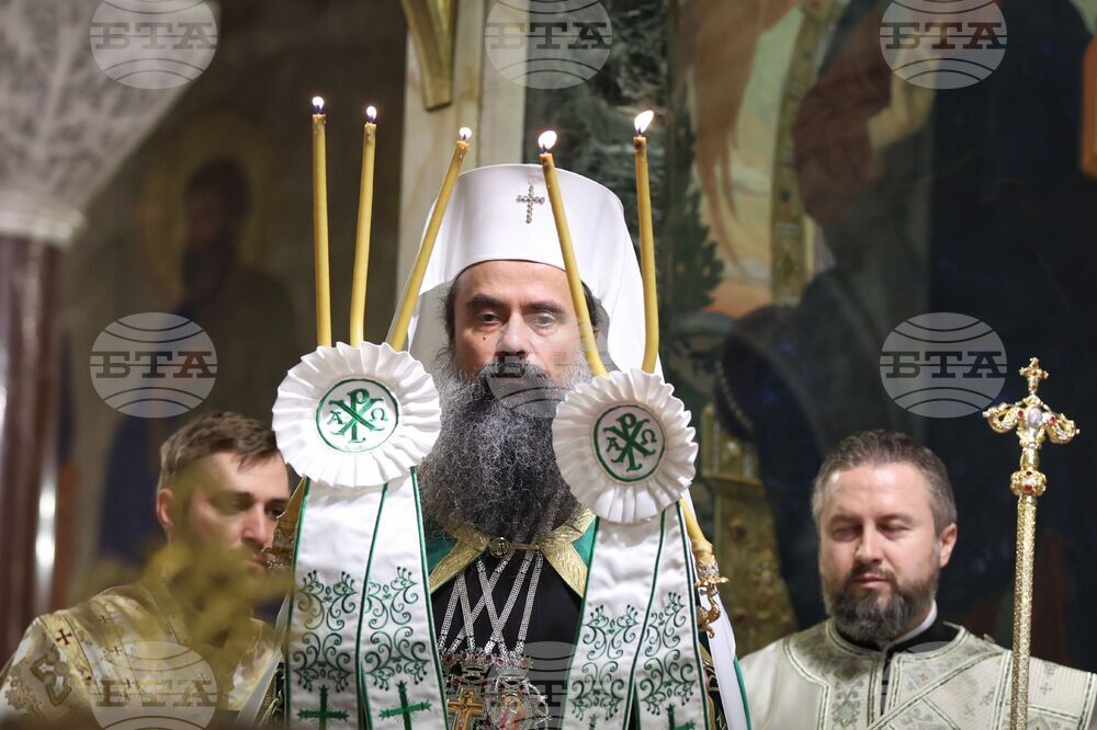 Patriarch Daniil Leads Pentecost Service at Alexander Nevsky Cathedral, Calls for Unity