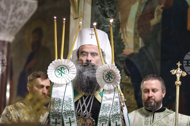 Patriarch Daniil Leads Pentecost Service at Alexander Nevsky Cathedral, Calls for Unity