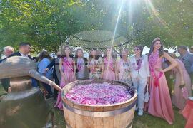 Казанлък - Празник на розата - розобер