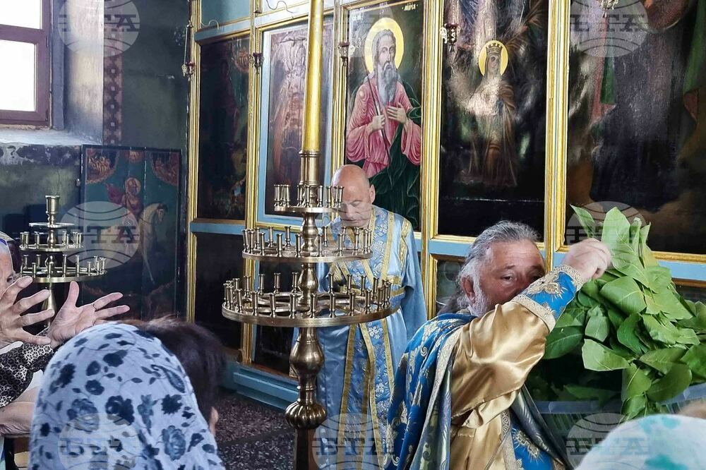 Ямбол - храм „Света Троица" - литургия
