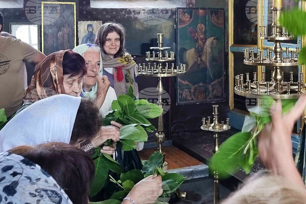 Ямбол - храм „Света Троица" - литургия