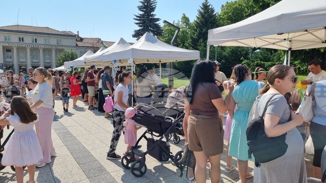 Много щастливи деца събра днес традиционният празник „Усмивка“ във Враца