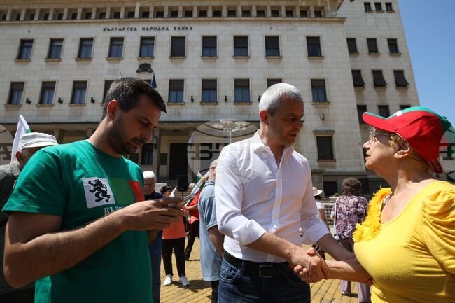 Protests Against Euro Adoption Held in Major Cities 