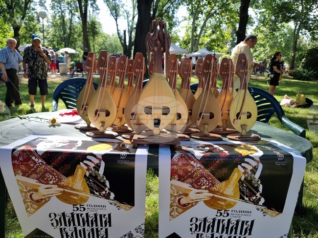 "Златната гъдулка" събра в Русе певци, инструменталисти и танцьори