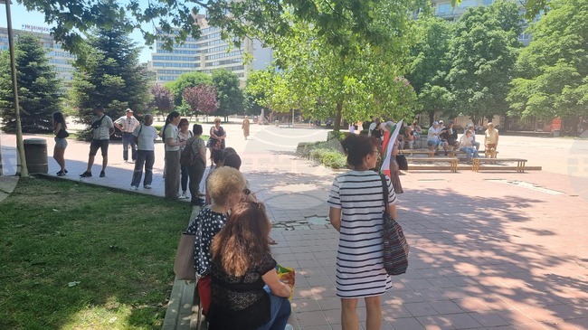 Граждани на Добрич за поредна неделя се събраха в защита на българския лев