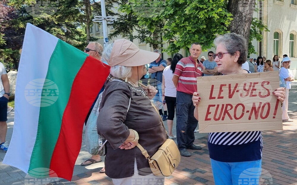 Parliament Rejects Motion on Anti-Euro National Referendum