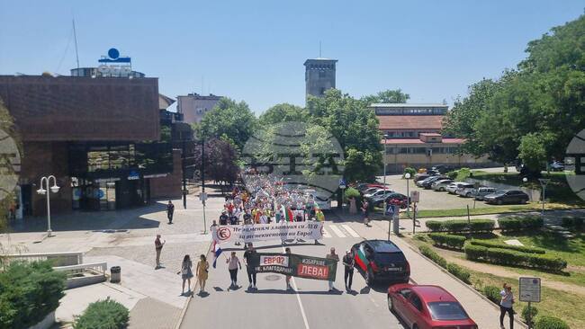 Протест и шествие за запазване на българския лев и срещу еврото събра жители на Стара Загора