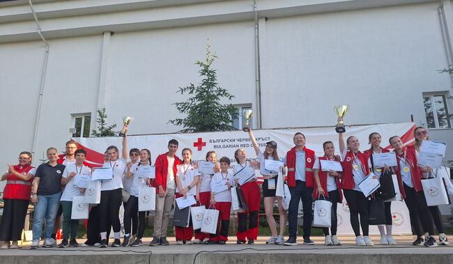 БЧК: Уроци по хуманност – младите, които знаят как се спасява живот