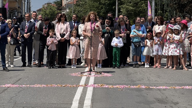 Vice President Iotova Praises Bulgarian Rose as National Treasure