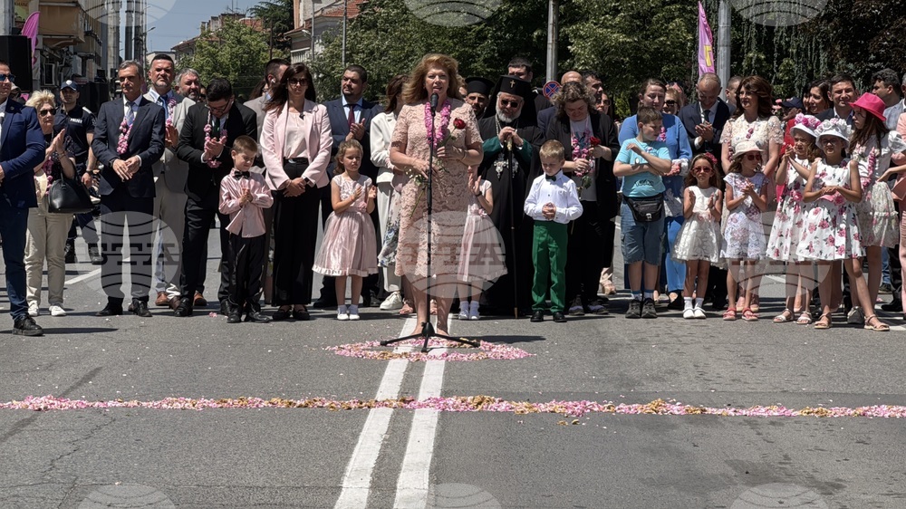 Vice President Iotova Praises Bulgarian Rose as National Treasure