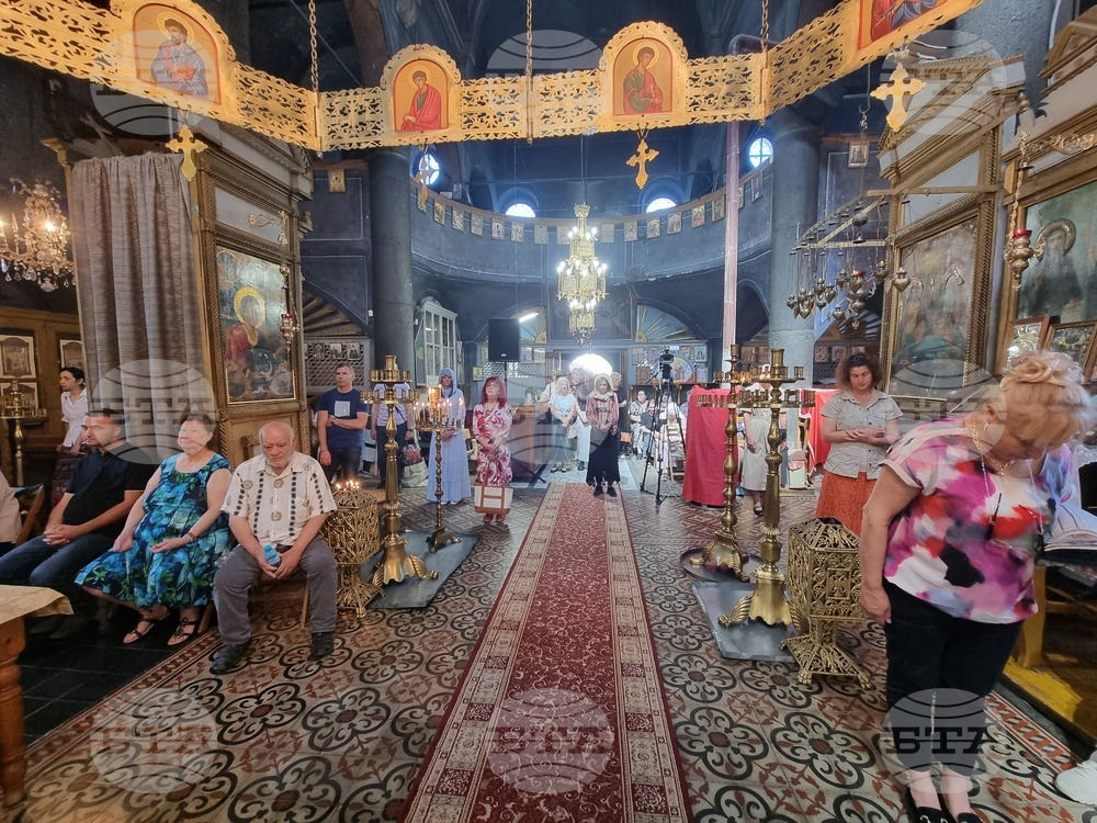 Асеновград - Петдесетница - литургия