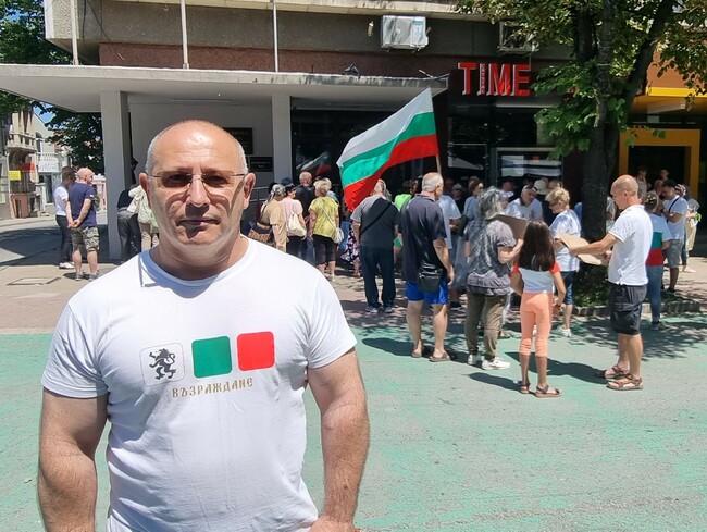 Борбата за защита на българския лев продължава, каза на протест за запазване на националната ни валута в Шумен депутатът Веселин Вешев