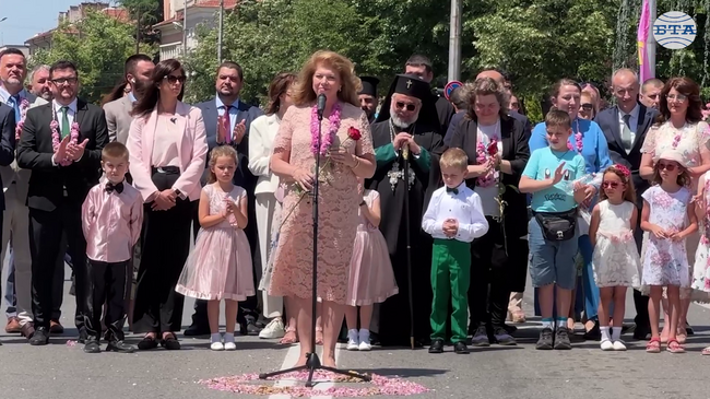 Българската роза отдавна трябваше да бъде защитена със специално внимание на държавата, каза в Казанлък вицепрезидентът Илияна Йотова