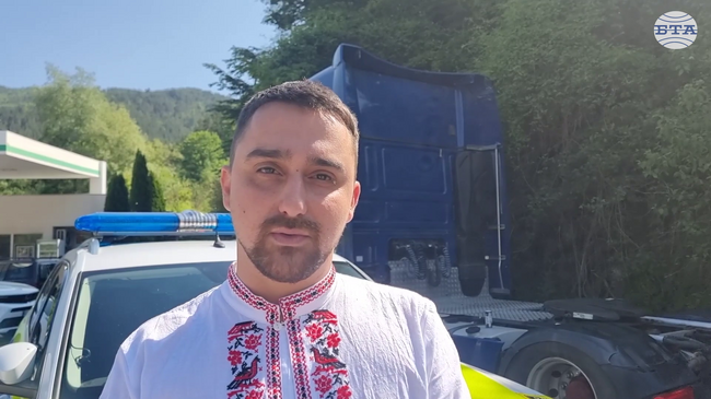 На входа на Смолян полиция спря автомобила с мотокар, с който Тодор Батков е разрушил загражденията при неработещия ГКПП „Рудозем – Ксанти“