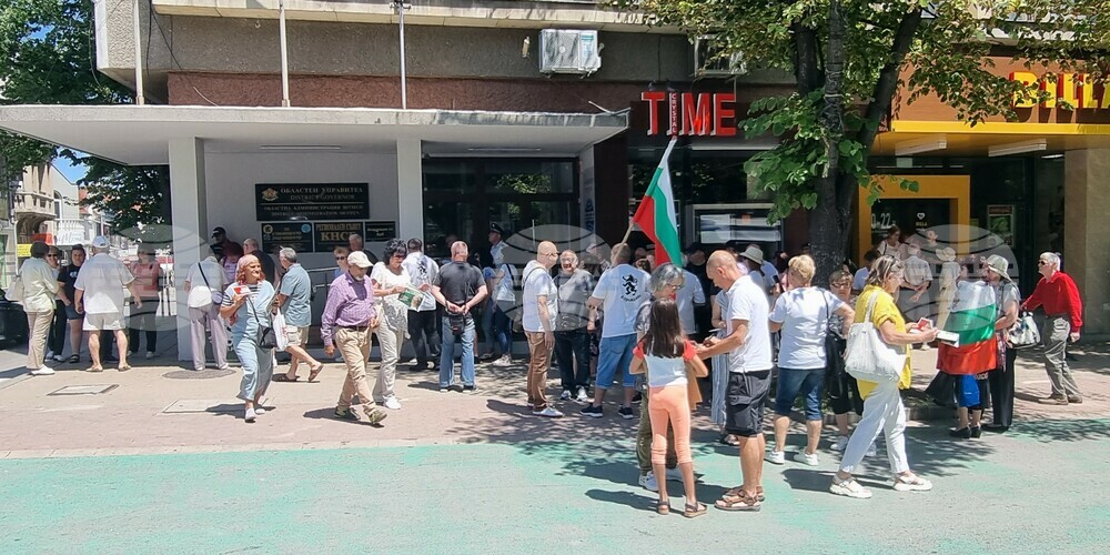Шумен - протест за запазване на българския лев - подписка