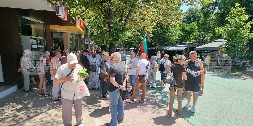 Шумен - протест за запазване на българския лев - подписка