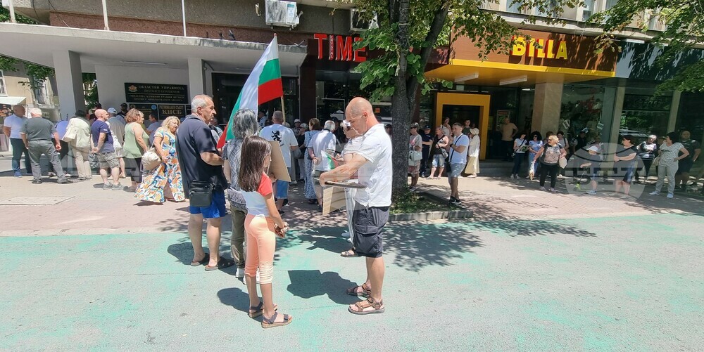 Шумен - протест за запазване на българския лев - подписка