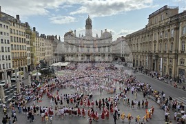 Франция - „Голямото хоро“ - фолклорна инициатива