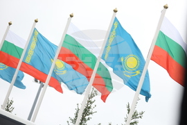 Казахстан - президент - посрещане