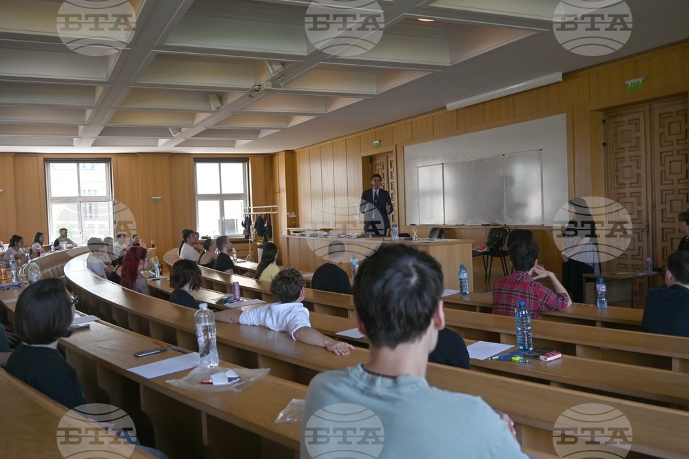 СУ "Климент Охридски" провежда конкурсен изпит по физика за кандидат-студенти за учебната 2025/2026 година