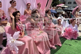 Казанлък - Празник на розата - шествие