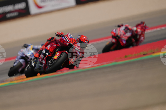 Марк Маркес спечели Гран при на Арагон, за да завърши перфектния уикенд в MotoGP