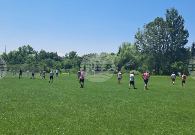 В Перник се проведе благотворителен футболен турнир в подкрепа на петгодишно дете 