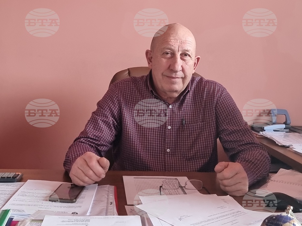 Пещера Съева дупка и музей „Васил Левски“ привличат туристите в Ябланица, каза за БТА кметът инж. Найден Найденов