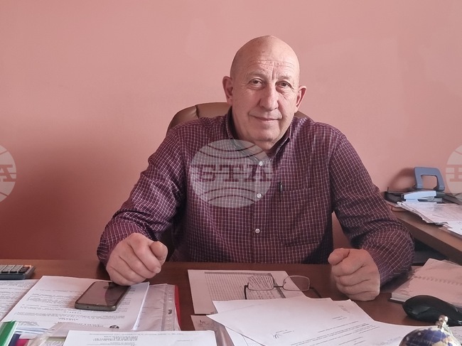 Пещера Съева дупка и музей „Васил Левски“ привличат туристите в Ябланица, каза за БТА кметът инж. Найден Найденов