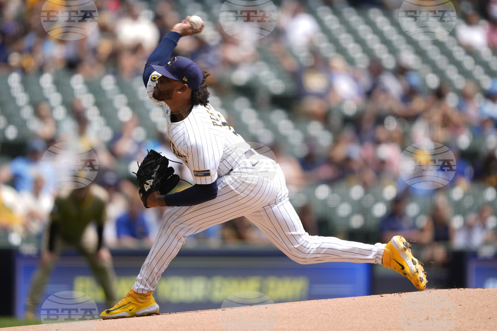Padres Brewers Baseball