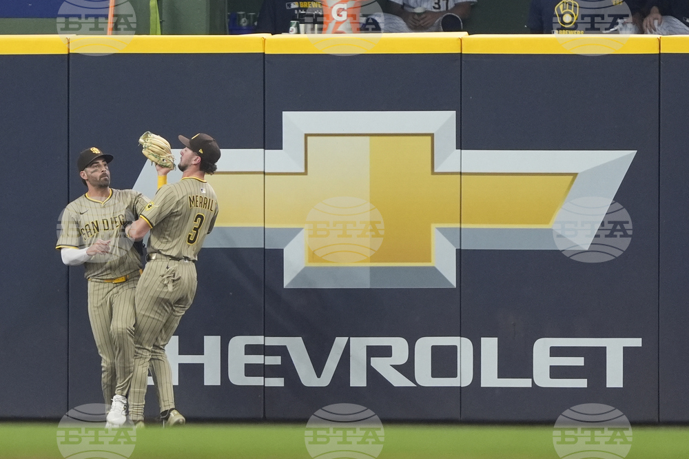 Padres Brewers Baseball