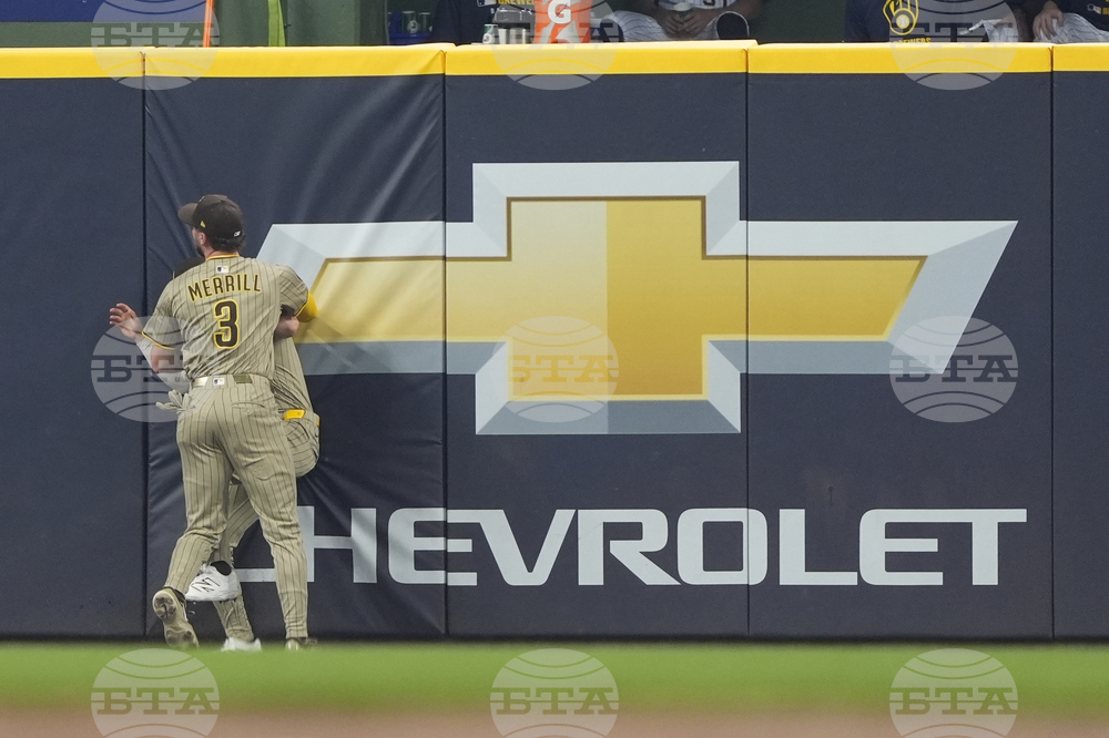 Padres Brewers Baseball