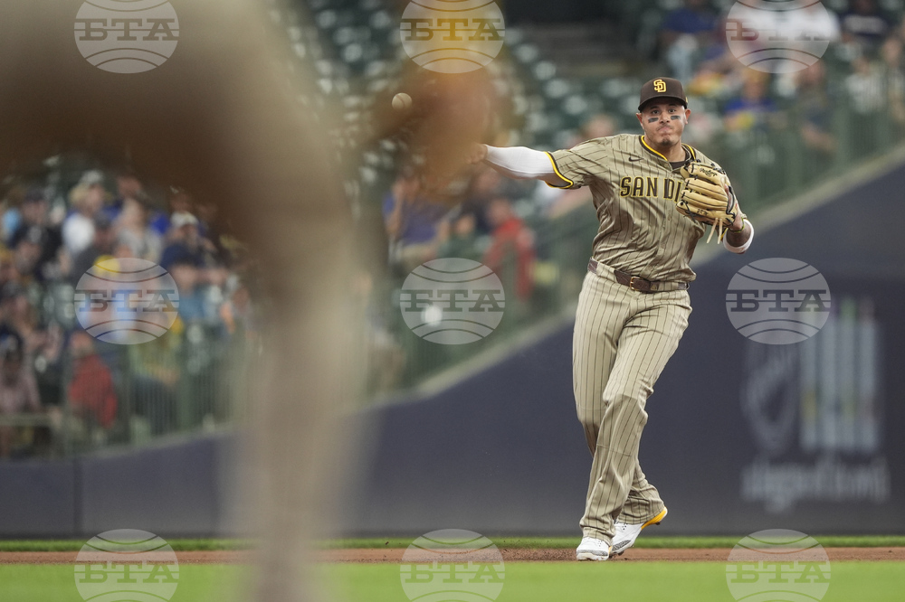 Padres Brewers Baseball