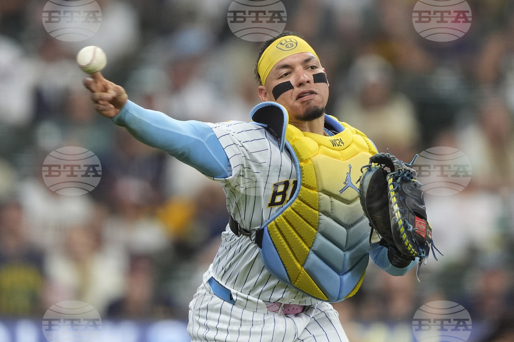 Padres Brewers Baseball