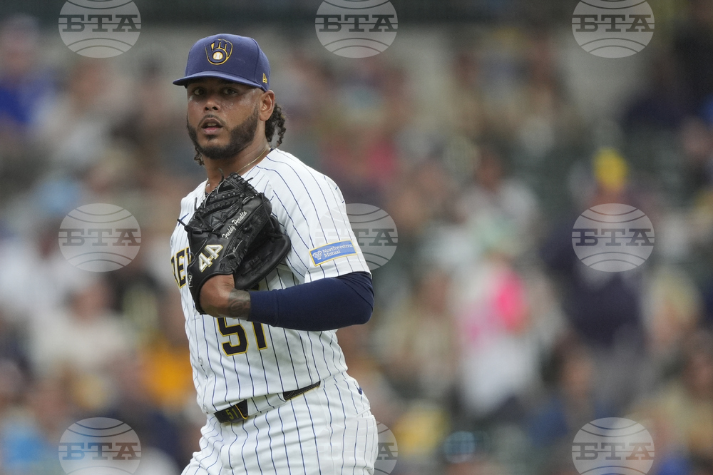 Padres Brewers Baseball